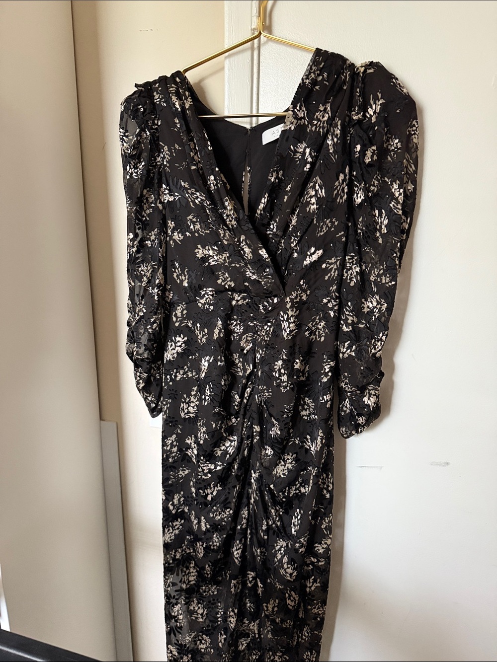 Astr Black Floral V-Neck Long Sleeve Midi Dress